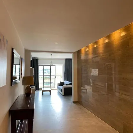 ゲストハウス Shore Bridge グジラ