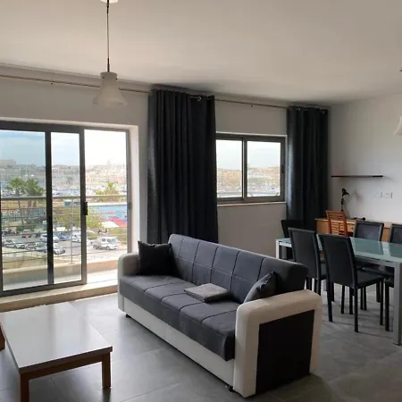 ゲストハウス Shore Bridge グジラ