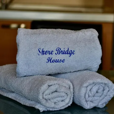 Shore Bridge ゲストハウス 2*