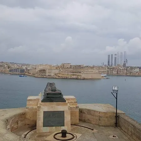 Πανσιόν Shore Bridge Gzira