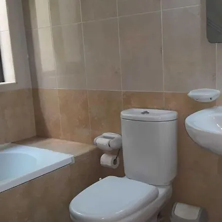 ゲストハウス Shore Bridge グジラ