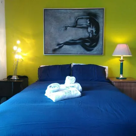 Shore Bridge グジラ