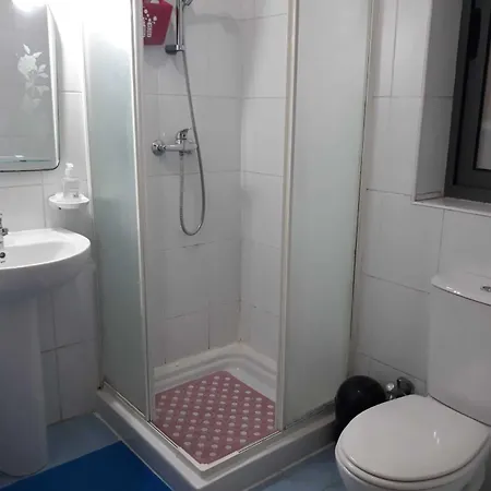 Shore Bridge בית הארחה 2*